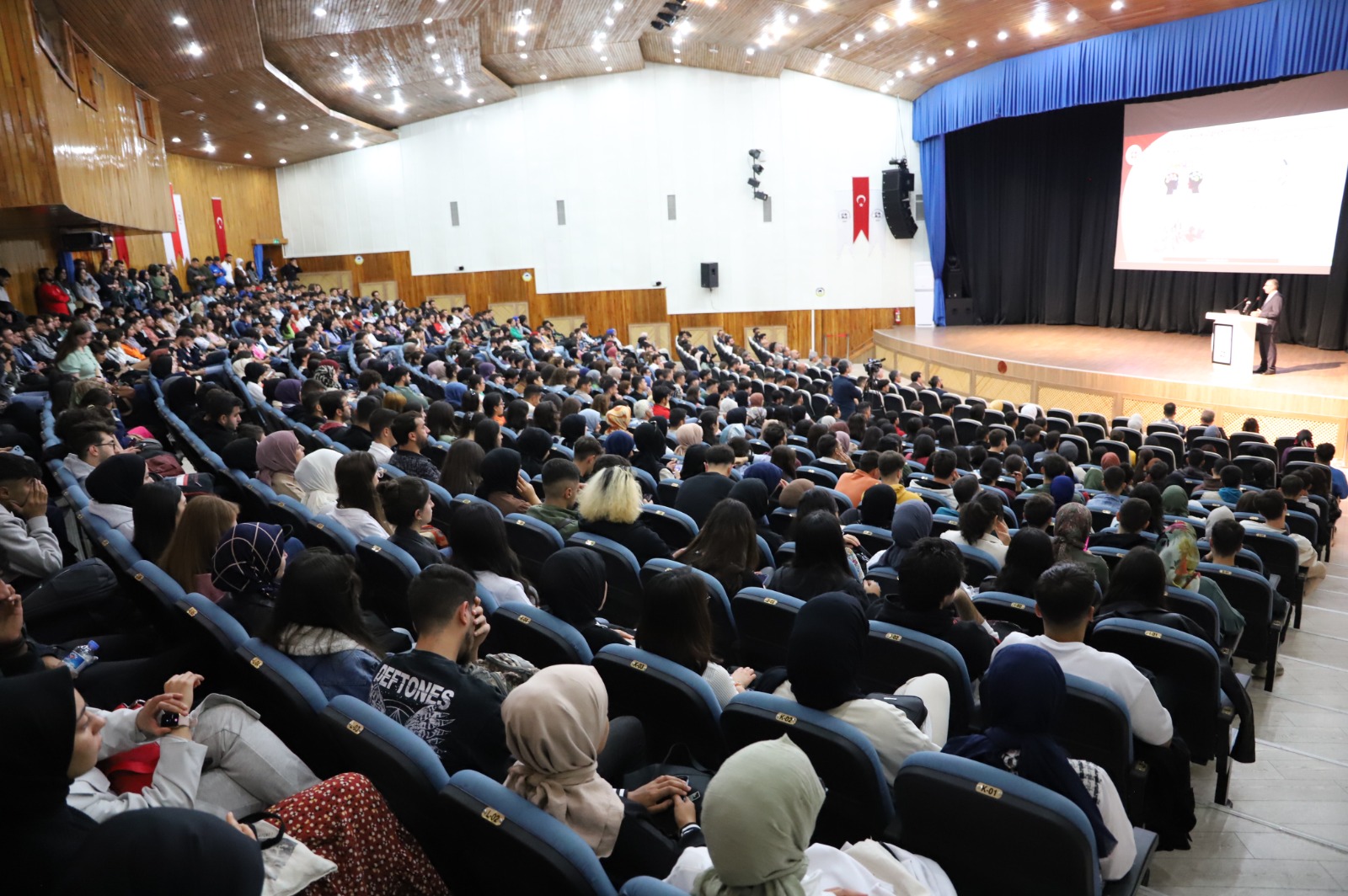 FIRAT ÜNİVERSİTESİ’NE YENİ KAYIT YAPTIRAN ÖĞRENCİLERE YÖNELİK “UYUM EĞİTİMLERİ” PROGRAMI GERÇEKLEŞTİRİLDİ