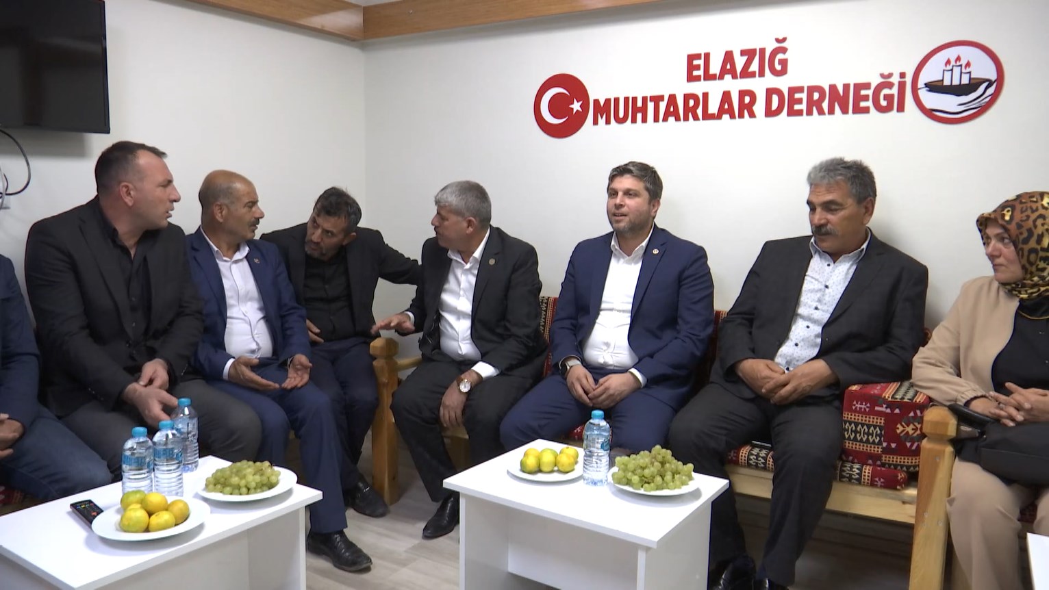 MİLLETVEKİLİ NAZIRLI, MUHTARLARLA BULUŞTU