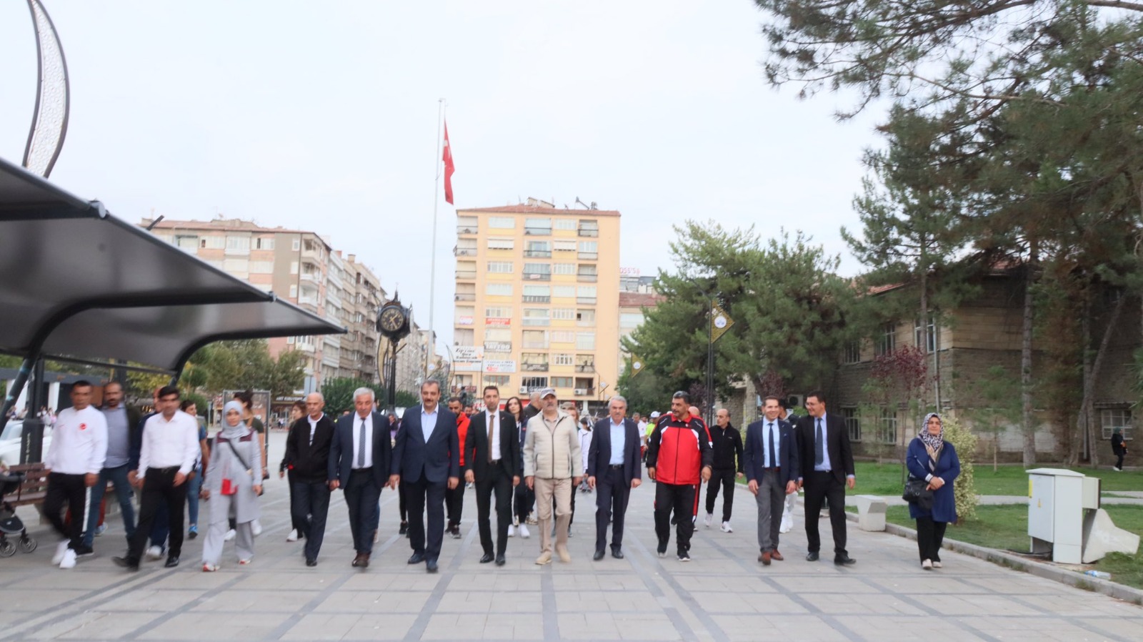 AMATÖR SPOR HAFTASI KORTEJ YÜRÜYÜŞÜ İLE BAŞLADI