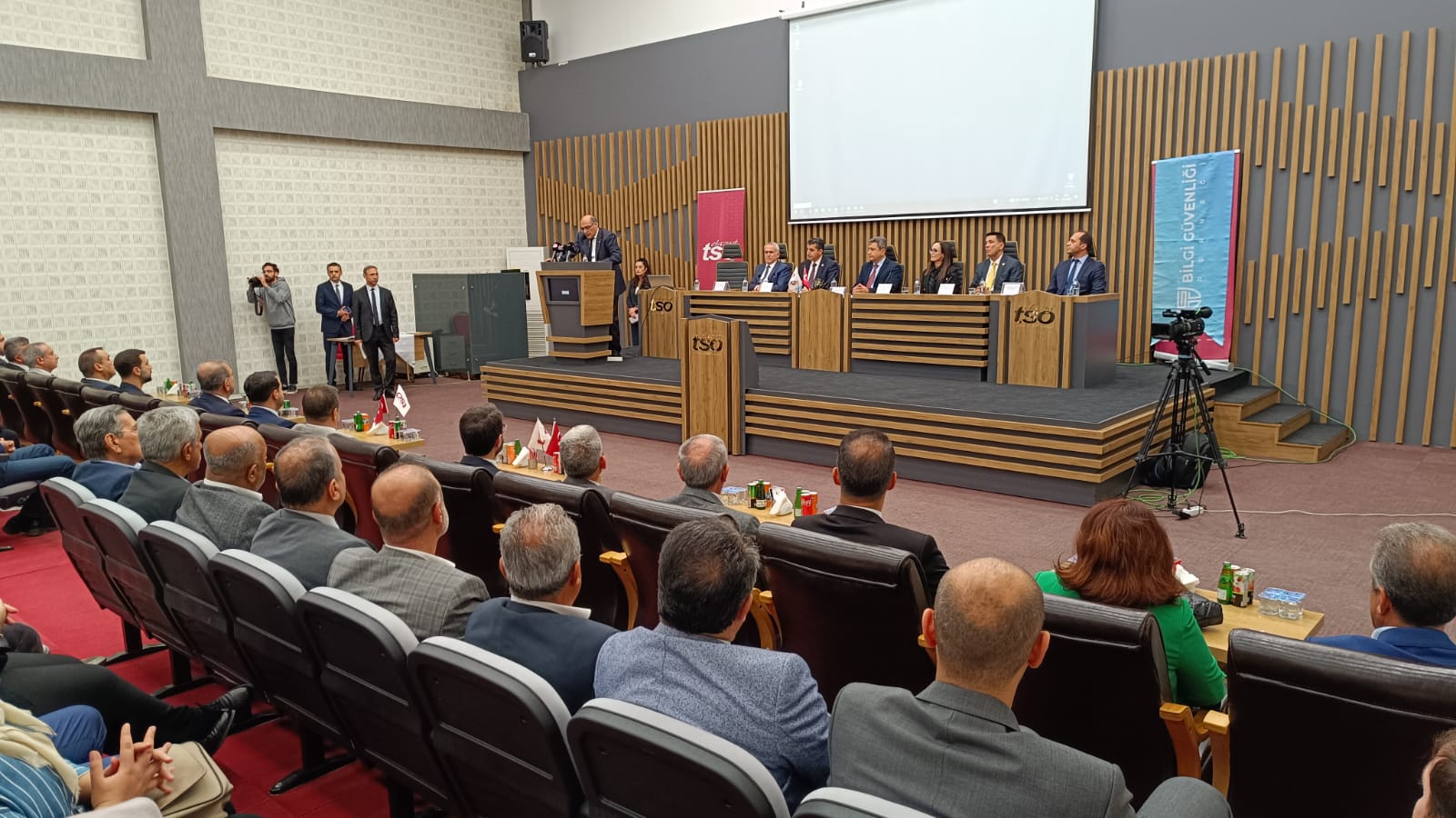 Akıllı Şehirler ve Akıllı Belediyecilik Uygulamaları Paneli düzenlendi.