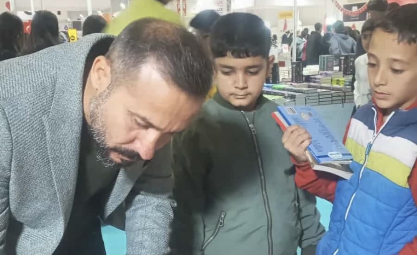 EĞİTİMCİ-YAZAR GÜNAYDIN: “KİTABIN VERDİĞİ TARİFSİZ HUZURUN HER HÜCRENİZE İŞLENDİĞİ ALANLARDIR KİTAP FUARLARI”
