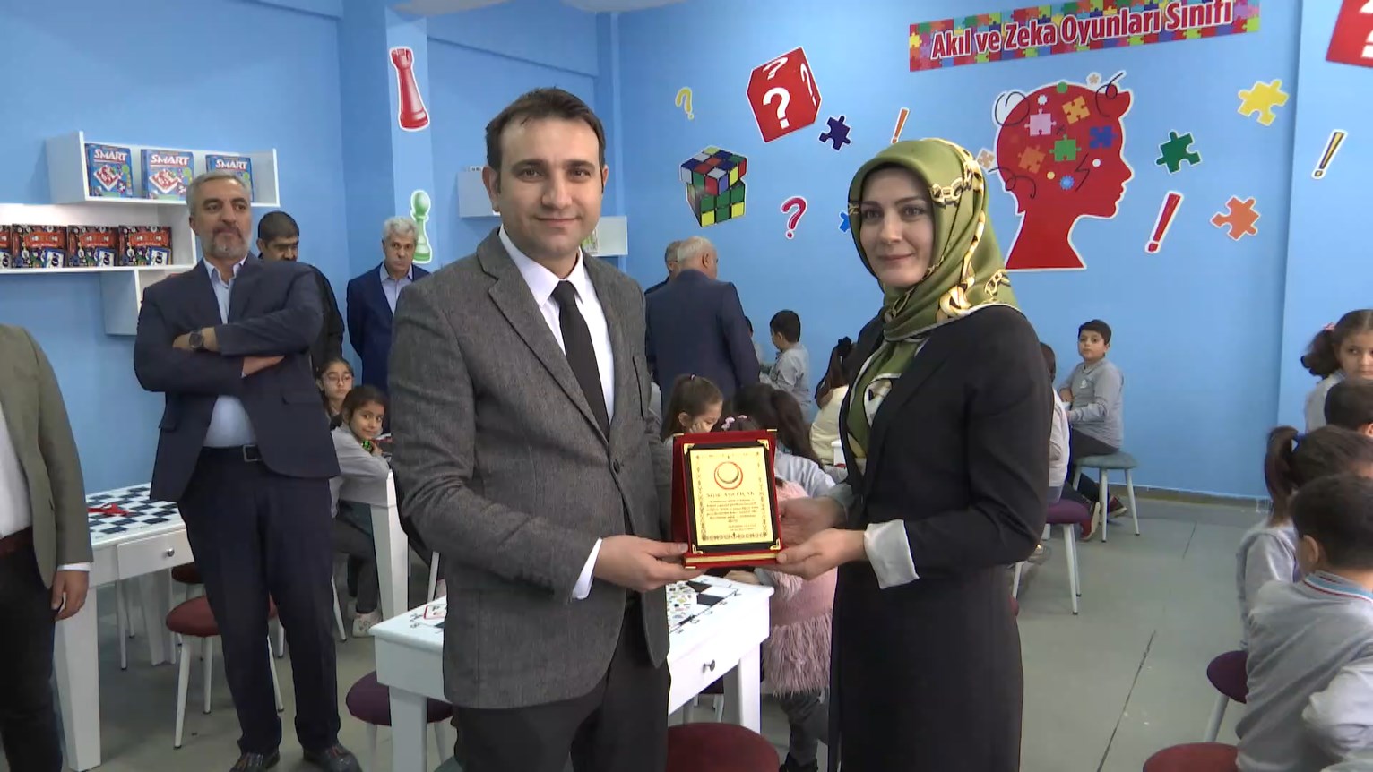 TOKİ Fırat İlk ve Ortaokulu’nda Akıl ve Zeka Oyunları Sınıfı açıldı.