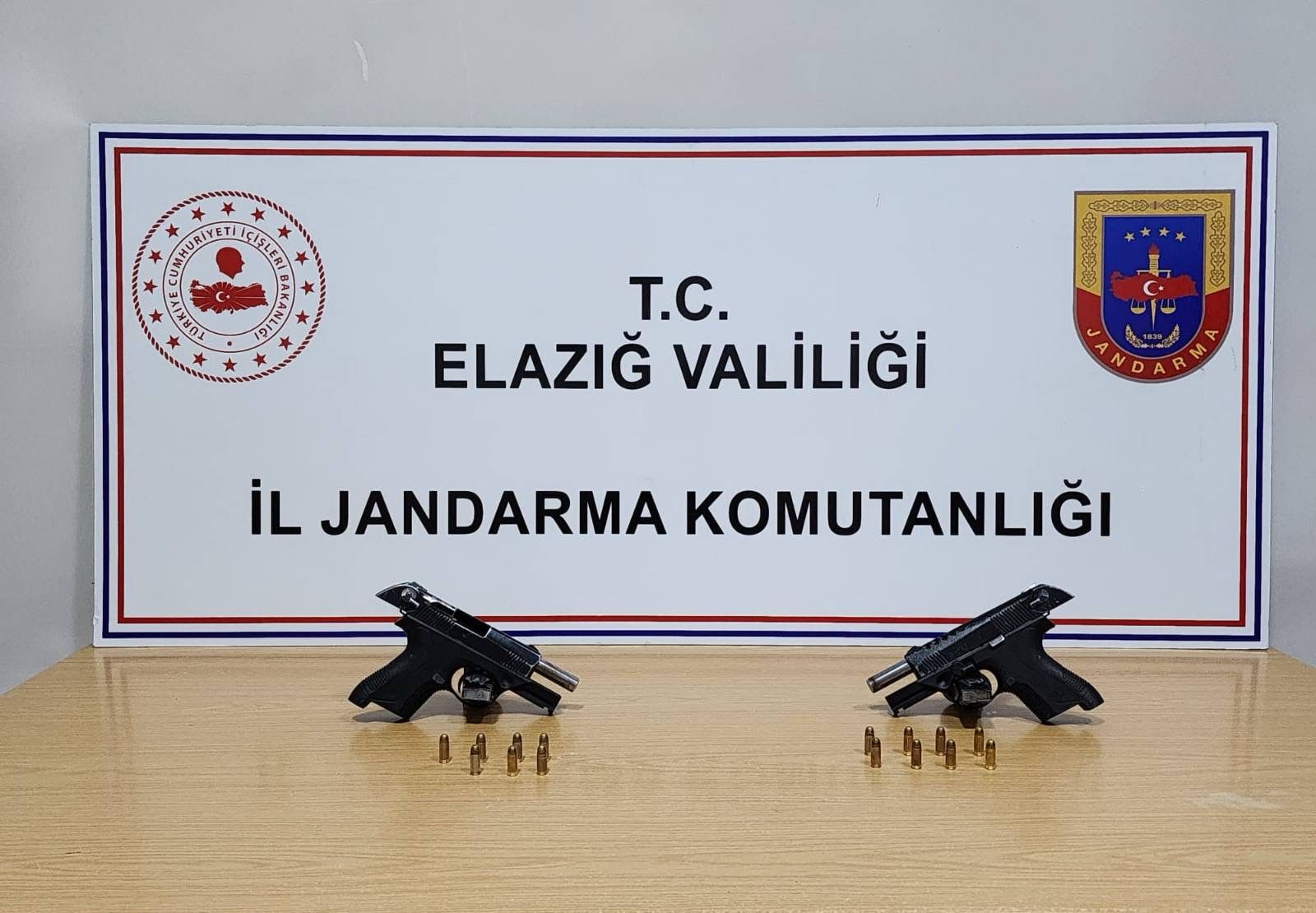 RUHSATSIZ SİLAH TAŞIYAN KİŞİLER YAKALANDI
