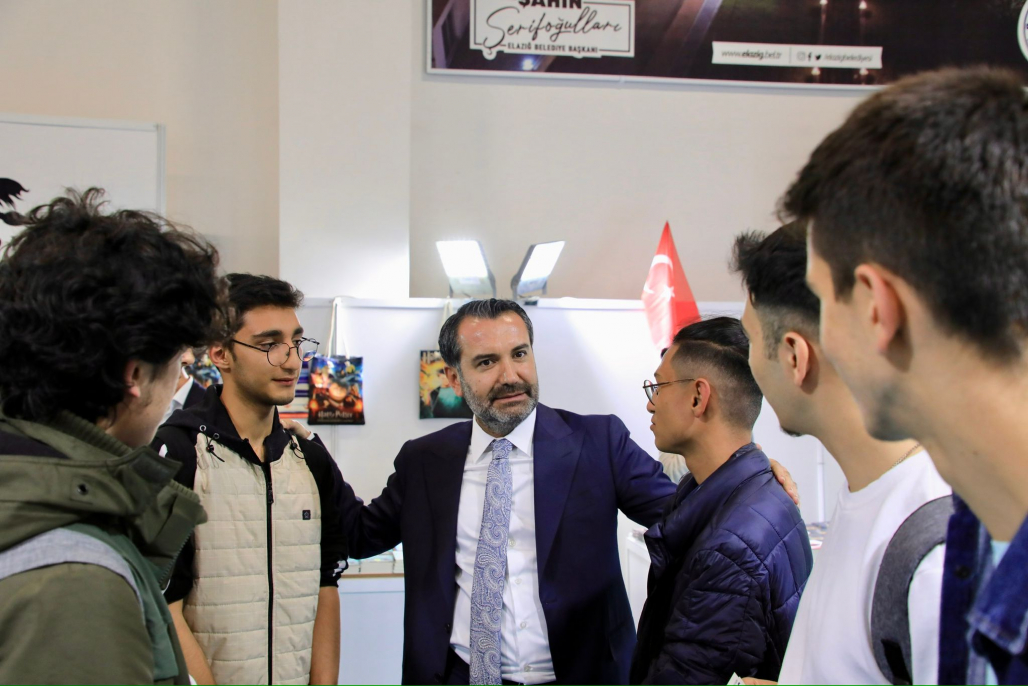 BAŞKAN ŞERİFOĞULLARI KİTAP FUARINDA