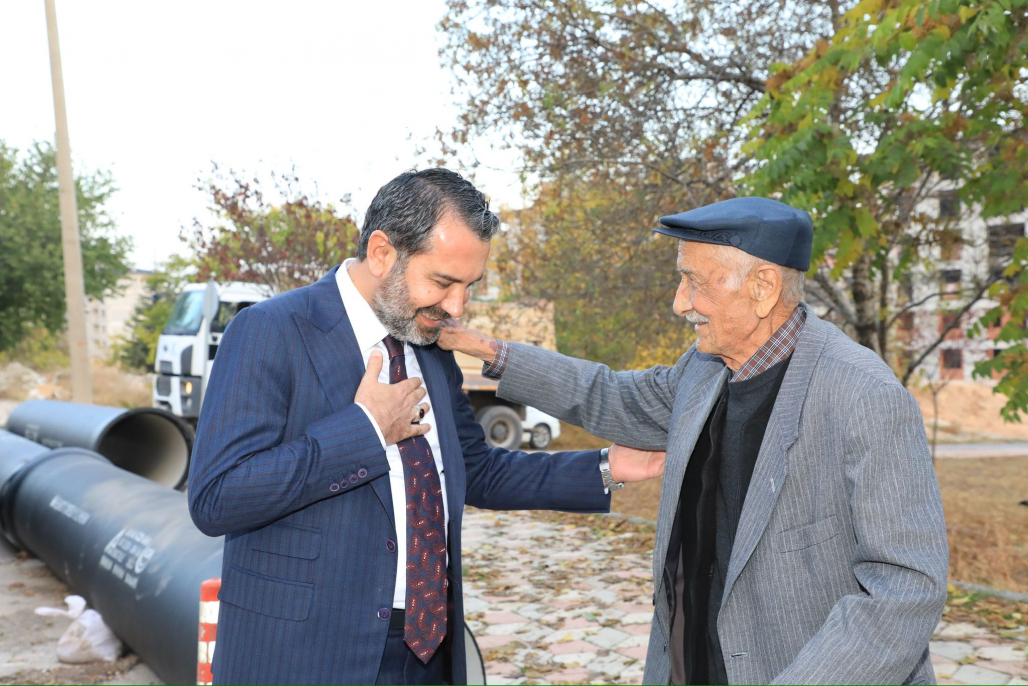 BAŞKAN ŞERİFOĞULLARI, ALTYAPI YENİLEME ÇALIŞMALARINA İLİŞKİN İNCELEMELERDE BULUNDU “ŞEHRİMİZİ EN GÜÇLÜ ŞEKİLDE GELECEĞE HAZIRLAMAYA DEVAM EDİYORUZ”
