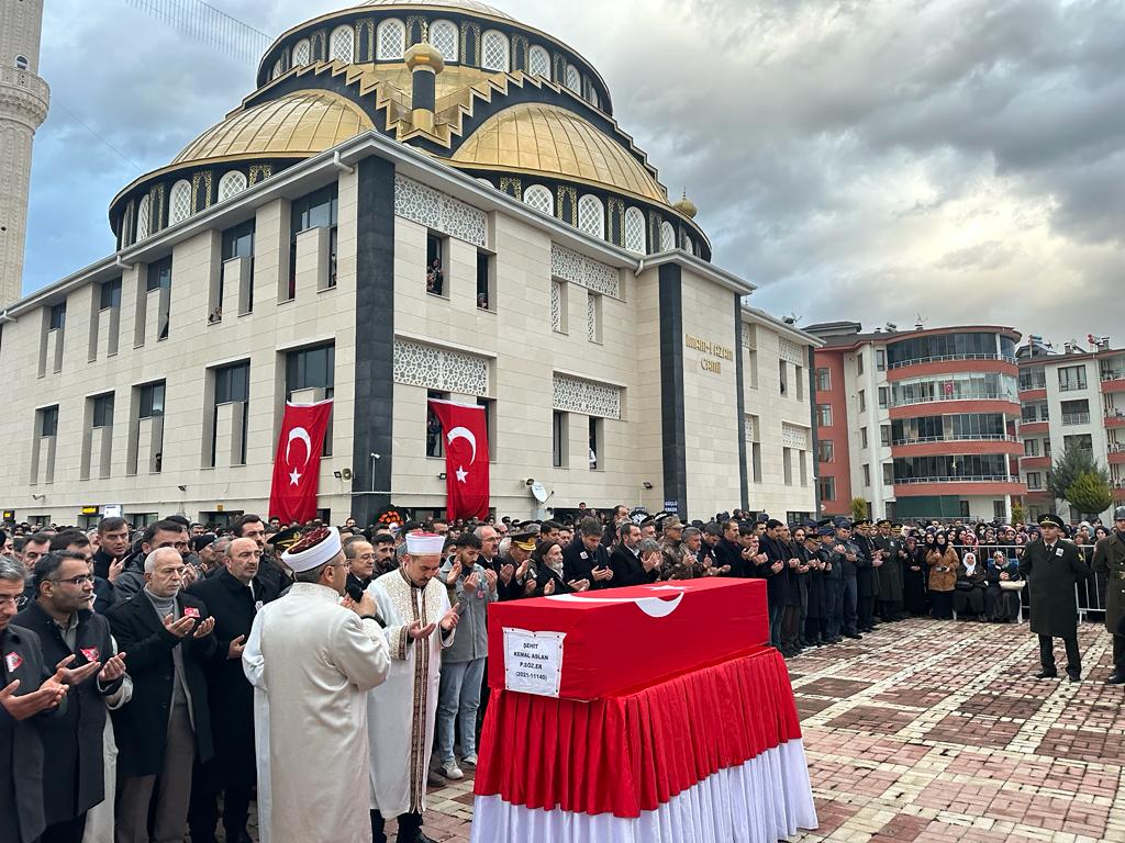 ŞEHİT KEMAL ASLAN’IN BABASI: ”HAKKIMI SELAHATTİN DEMİRTAŞ’A VE OSMAN KAVALA’YA ÖZGÜRLÜK İSTEYENLERE HELAL ETMİYORUM..
