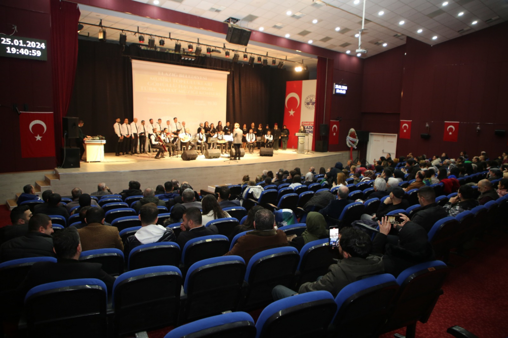 GÖNÜLLÜ HALK KOROSU, TSM KONSERİ GERÇEKLEŞTİRDİ