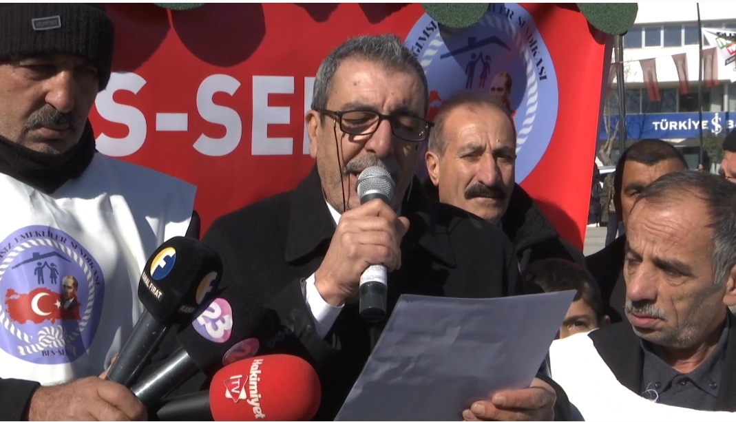 BAĞIMSIZ EMEKLİLER SENDİKASI BAŞKANI KÜÇÜK: ZAM ÜSTÜNE ZAM VERDİNİZ, AMA HALA 10 BİN LİRADA DEBELENİYORUZ
