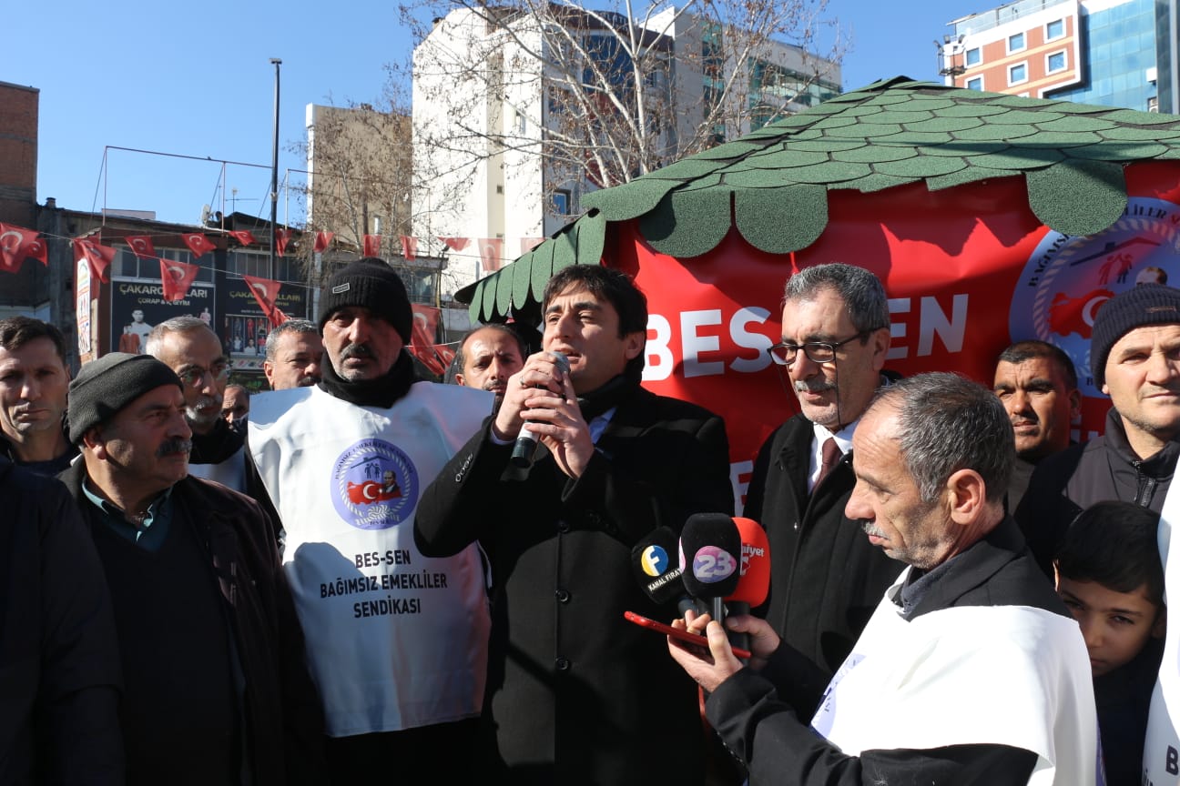 BELEDİYE BAŞKAN ADAYI ABDULLAH AKIN, EMEKLİLERİ YALNIZ BIRAKMADI