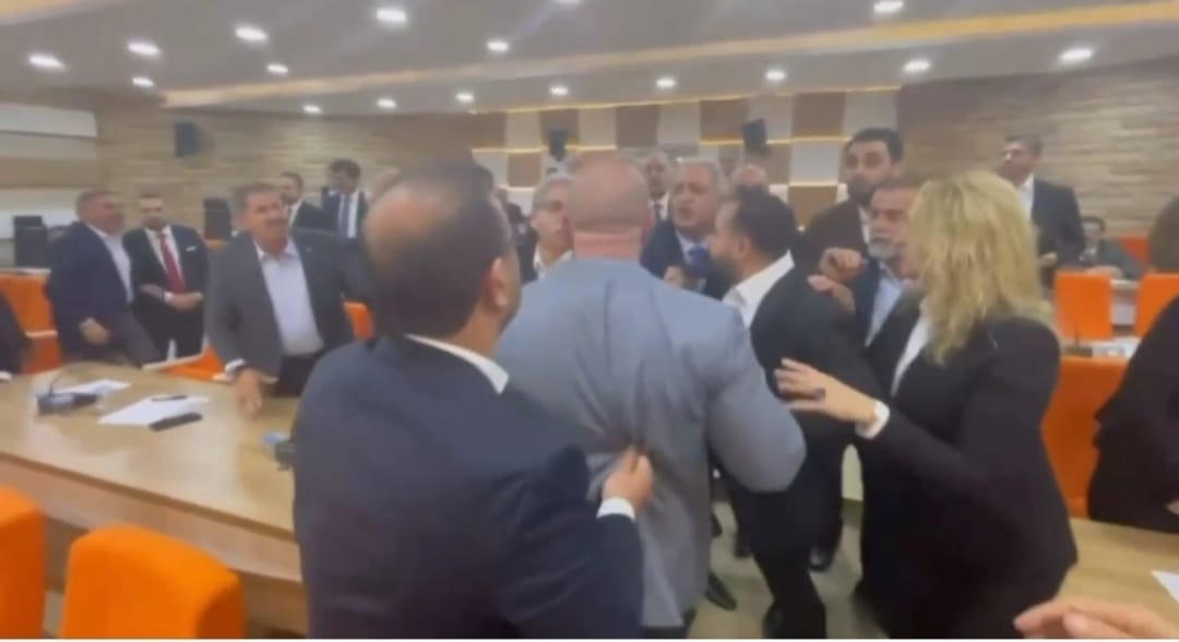 BELEDİYE MECLİS TOPLANTISINDA GERGİN ANLAR