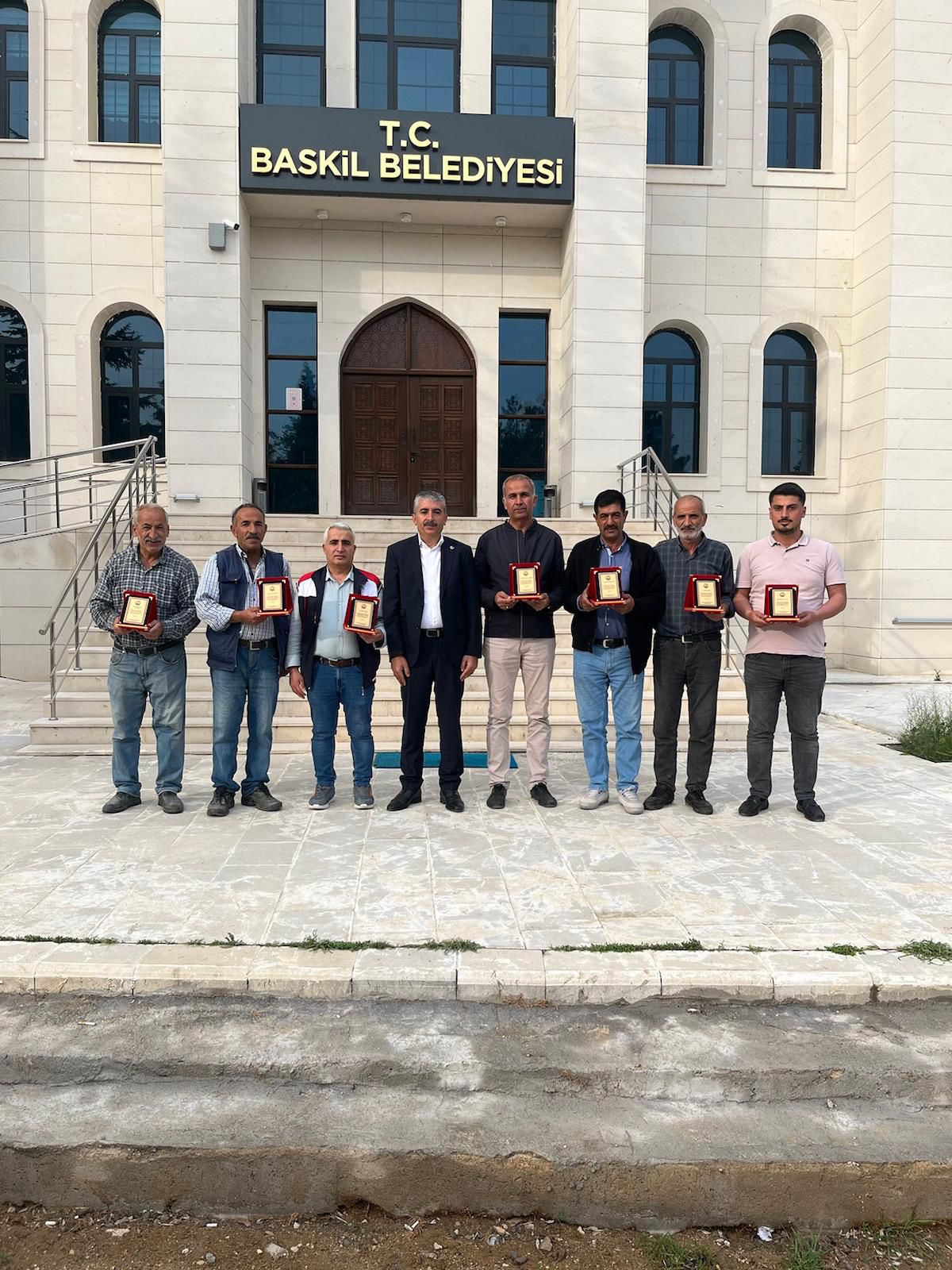 BAŞKAN TURUS BELEDİYE ÇALIŞANLARININ 1 MAYIS BAYRAMINI KUTLADI