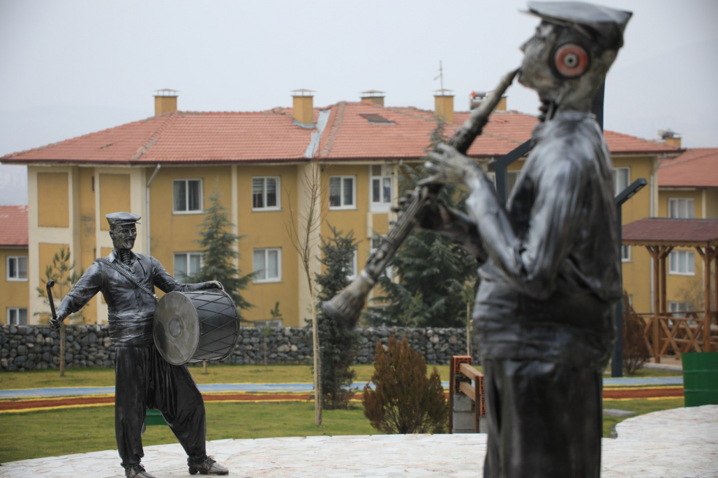 GERİ DÖNÜŞÜM PARKI’NDA YER ALAN ÖRNEK FİGÜRLER MİLLET BAHÇESİ’NDE SERGİLENECEK