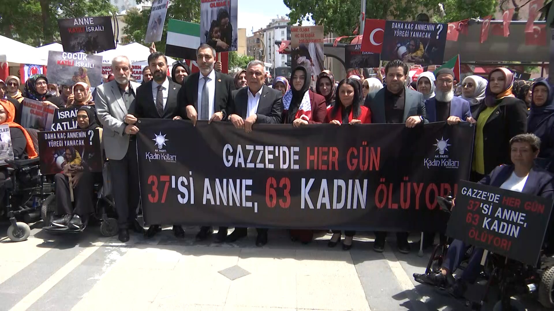 AK PARTİ KADIN KOLLARI GAZZELİ ANNELER İÇİN BİR ARAYA GELDİ