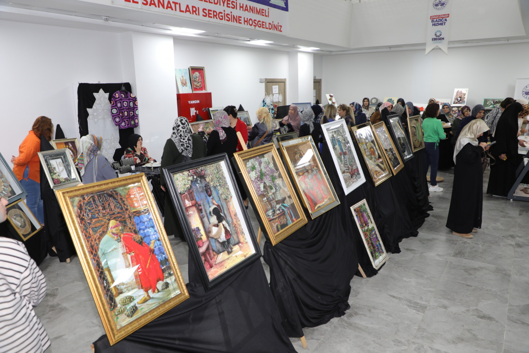 ELAZIĞ BELEDİYESİ HANIMELİ EL SANATLARI SERGİSİ AÇILDI