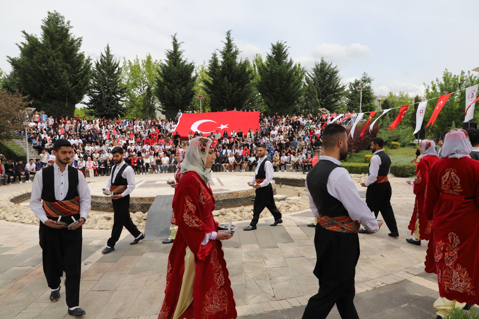 FIRAT ÜNİVERSİTESİ’NDE GÖRKEMLİ GENÇLİK YÜRÜYÜŞÜ
