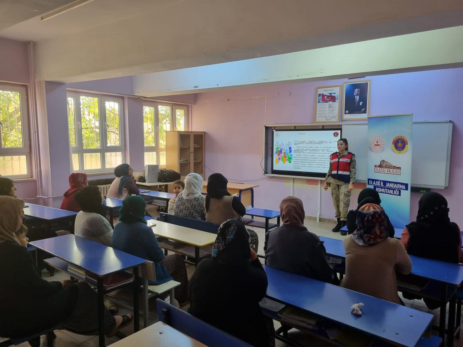 JANDARMADAN AİLE İÇİ ŞİDDET KONUSUNDA BİLGİLENDİRME TOPLANTISI