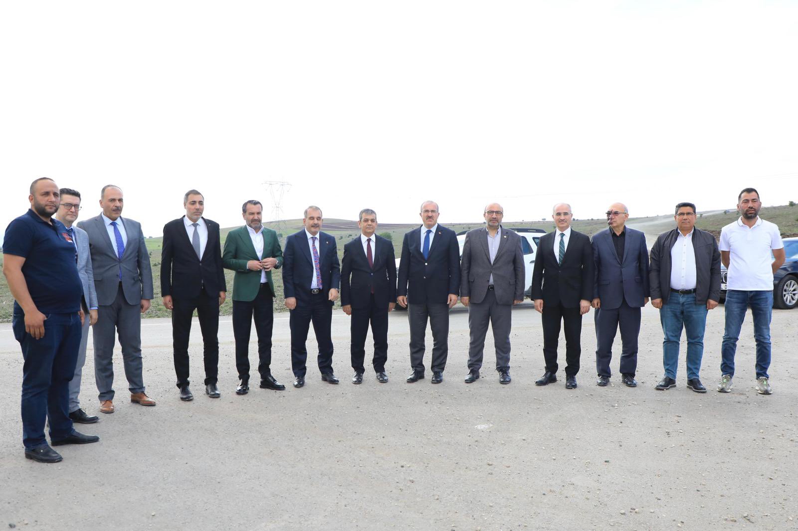 İl Protokolü yapılacak olan Sanayi Sitesi alanında incelemelerde bulundu.