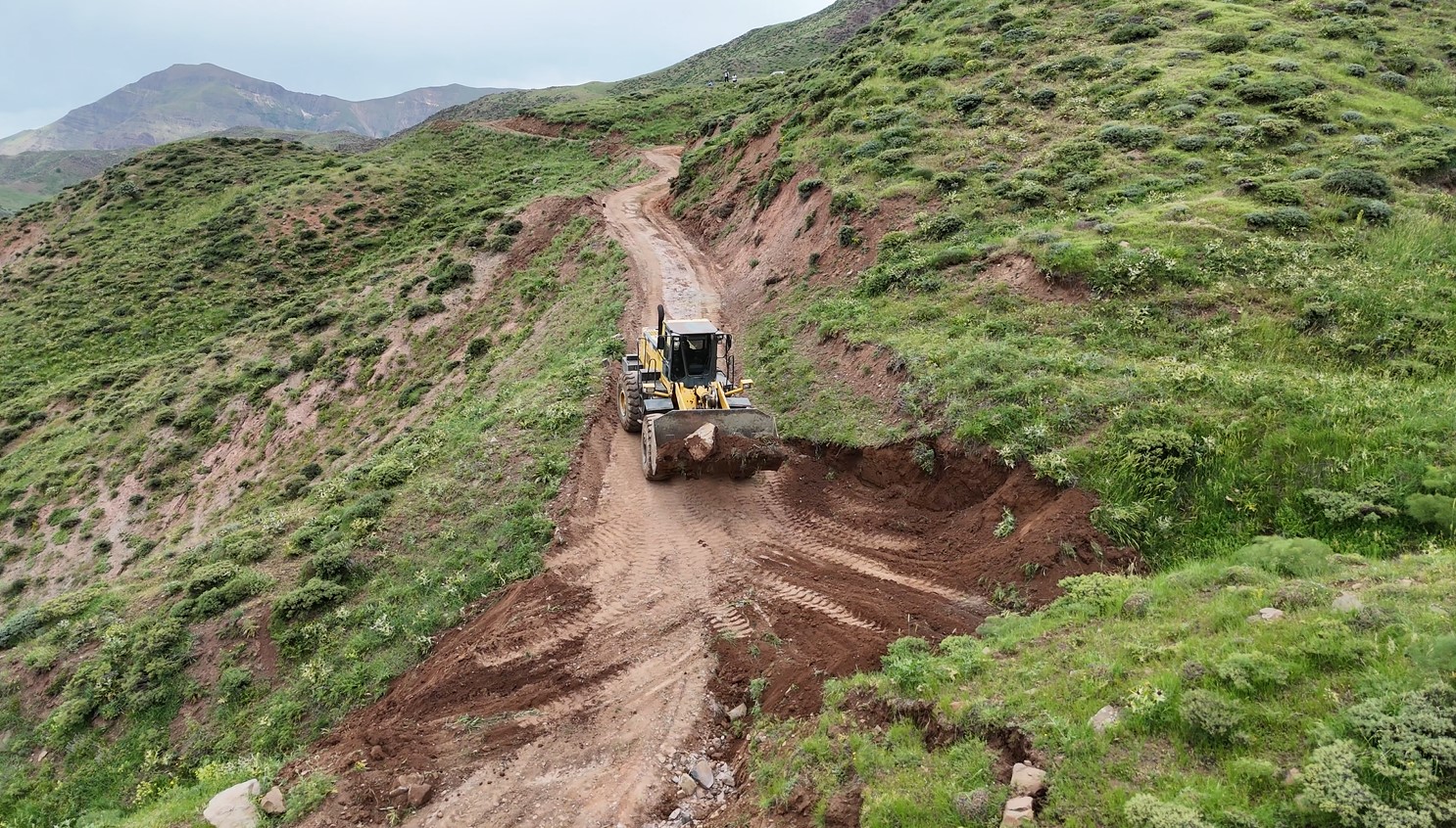Büyükçaltı Köyü ve Gökdere Bölgesi Yayla Yolu Çalışmaları Devam Ediyor