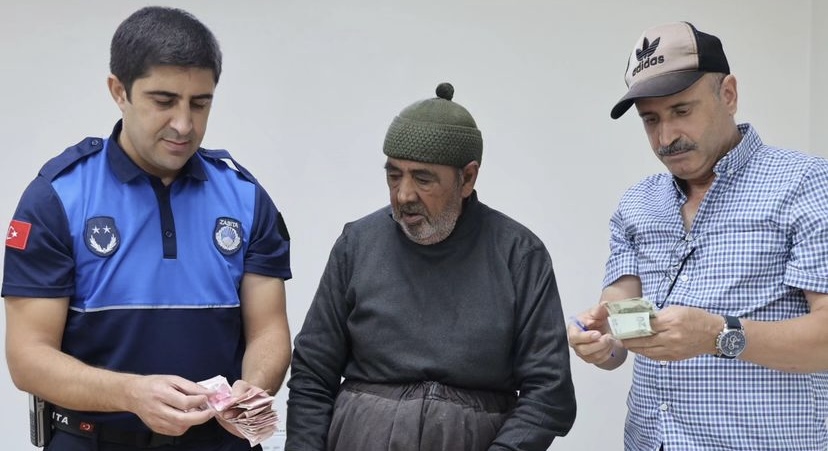 DİLENCİ DENİLDİ KÖYLÜ BİR VATANDAŞ ÇIKTI