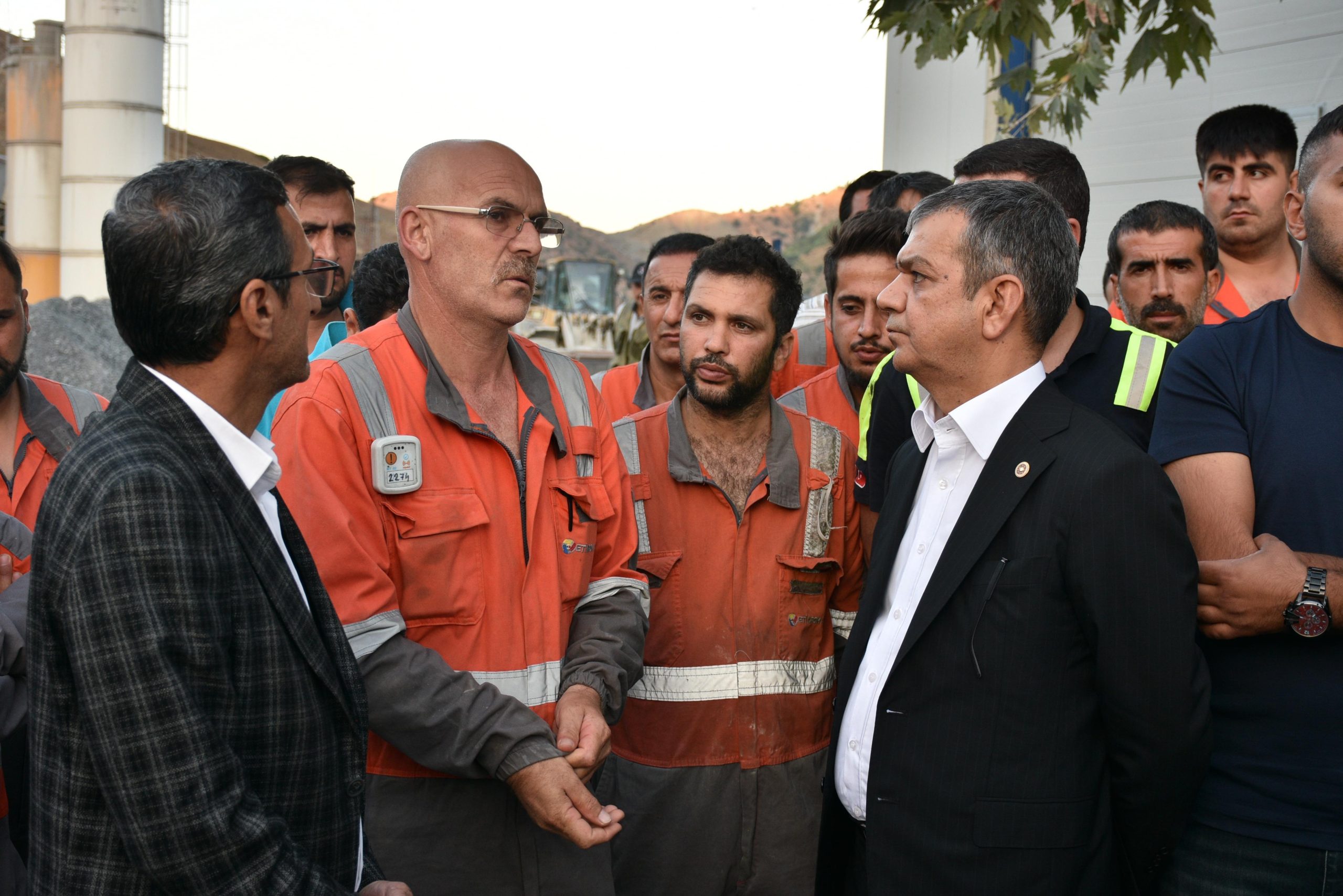 Milletvekili Keleş: Alacakaya’da Eylem Yapan İşçileri Ziyaret Etti