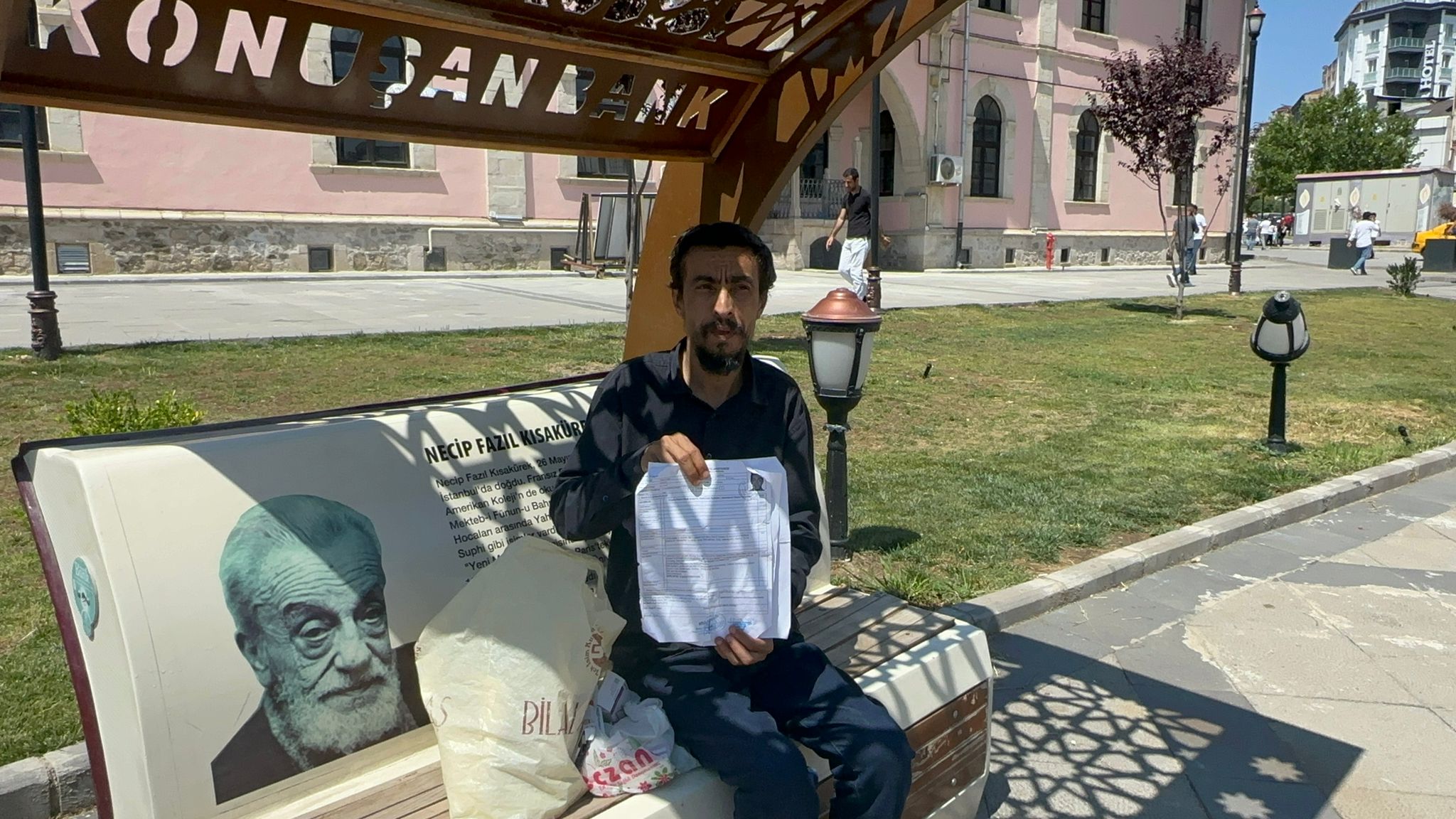 Depremde evi yıkılan engelli vatandaş, hak sahipliği başvurusunu kaçırınca ortada kaldı…