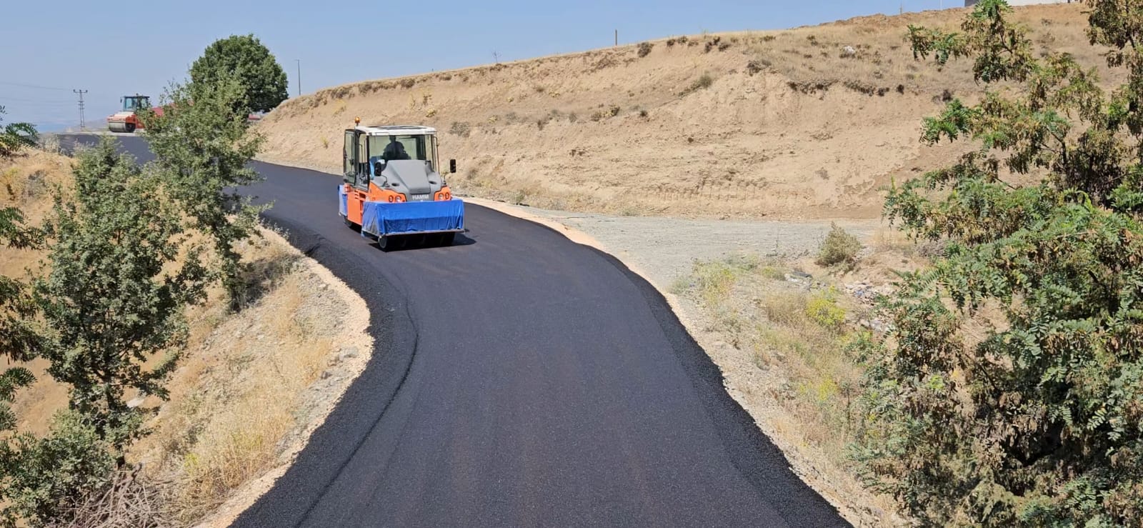 Baskil Çavuşlu Köyü Bağlantı Yolunda Çalışmalar Devam Ediyor