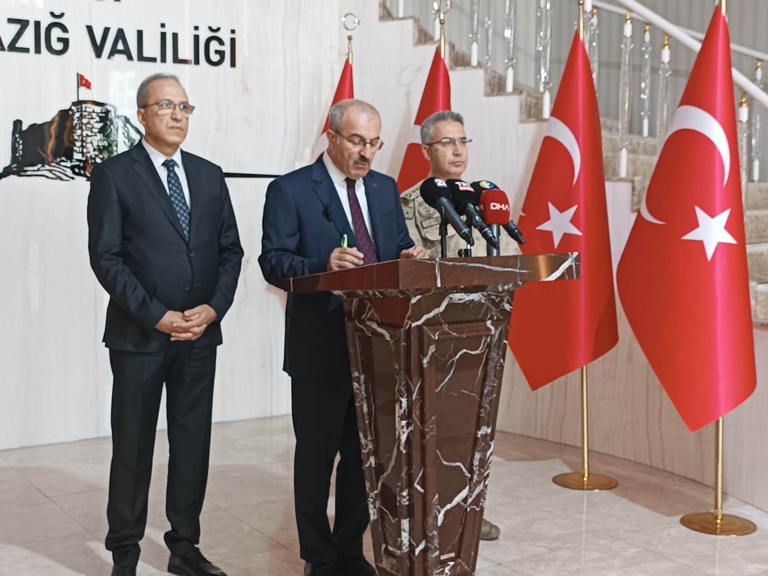 Elazığ Valisi  Toraman düzenlediği Asayiş ve güvenlik Bilgilendirme toplantısında 6 aylık verileri paylaştı.
