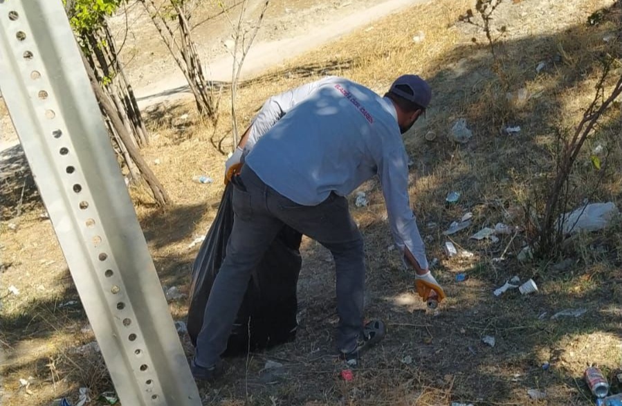 Pertek Feribot İskelesinde Temizlik Çalışması Yapıldı