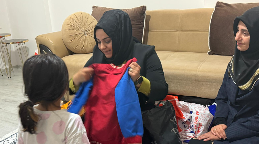 AK PARTİ KADIN KOLLARI ÖĞRENCİLERİ UNUTMADI