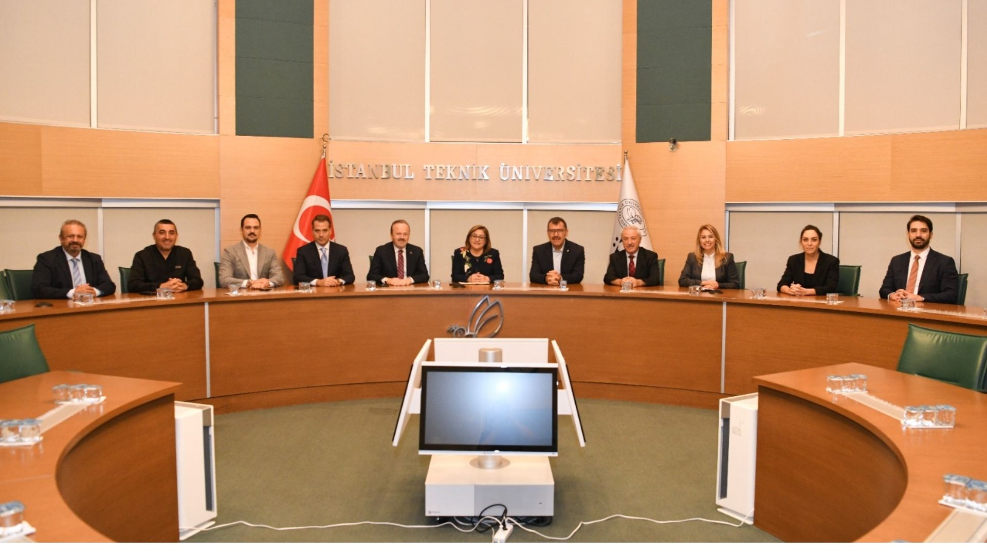 GAZİANTEP’TEN ÖRNEK İŞBİRLİĞİ! YEŞİL HİDROJENLİ OTOBÜS DÖNÜŞÜMÜ İÇİN İMZALAR ATILDI!