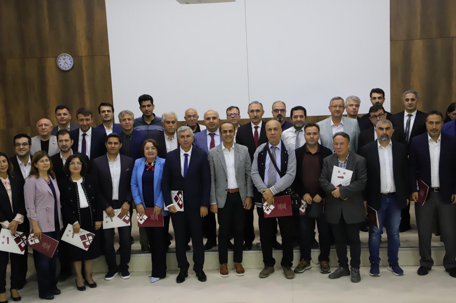 FIRAT ÜNİVERSİTESİNDE BAŞARILI AKADEMİSYENLER ÖDÜLLENDİRİLDİ