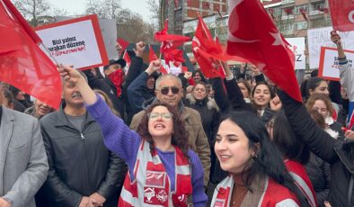 Ekrem İmamoğlu’nun gözaltına alınması protesto edildi:” Ya hep beraber, ya hiçbirimiz”