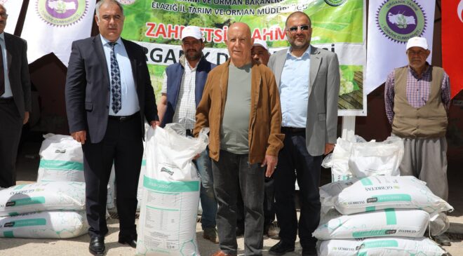 Üreticilere 2,5 ton gübre dağıtıldı.
