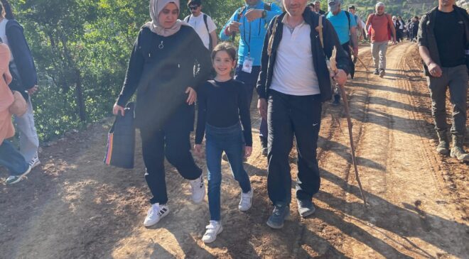 Karanlık Dere Kanyonu’nda Ters Lale İçin Doğa Yürüyüşü