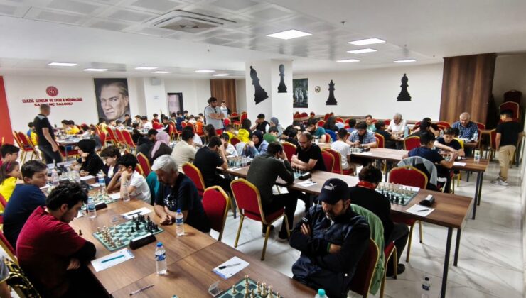 Yaşayan Stadyum’da Satranç Heyecanı