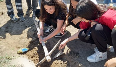 Elazığ’da Öğrenciler Tadım Höyüğü ve Kalesi’nde Arkeolojik Kazı Deneyimi Yaşadı