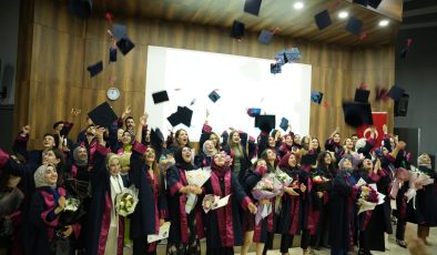 Meslek Yüksekokulları Mezuniyet Törenleri İle Öğrencilerini Uğurluyor