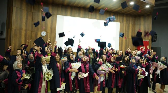 Meslek Yüksekokulları Mezuniyet Törenleri İle Öğrencilerini Uğurluyor