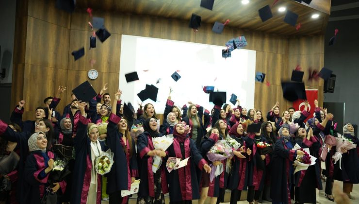 Meslek Yüksekokulları Mezuniyet Törenleri İle Öğrencilerini Uğurluyor