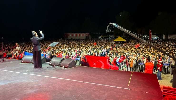 “FIRAT ÜNİVERSİTESİ 50. YIL FESTİVALİ” AZERİN’İN UNUTULMAZ KONSERİYLE SONA ERDİ