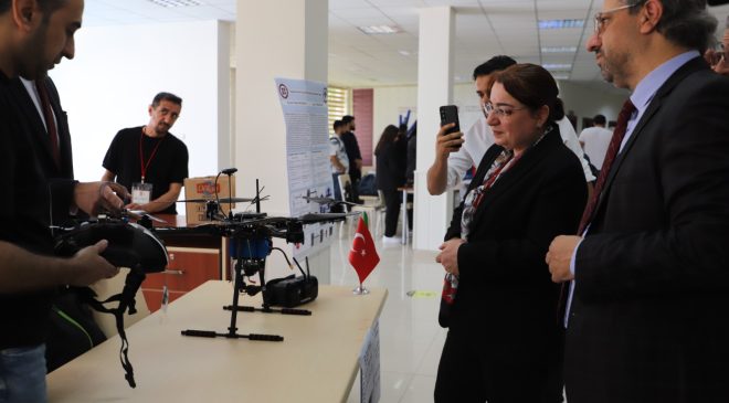FÜ MÜHENDİSLİK FAKÜLTESİNDE BİTİRME PROJE YARIŞMASI DÜZENLENDİ