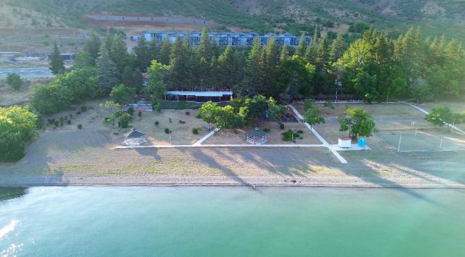 FIRAT ÜNİVERSİTESİ HAZAR GÖLÜ KIYISINDAKİ TESİSLERİNİ YENİLEYEREK HİZMETE AÇTI