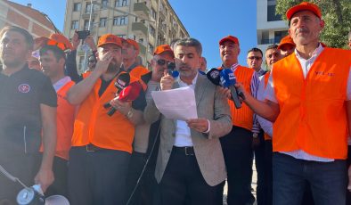 Sendikalar Elazığ’da eylem yaptı:’’Geçim derdi büyüdü. Bu teklif toplu sözleşme değil, bu teklif toplu oyalama takdiğidir.’’