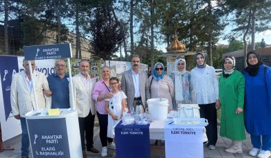 ANAHTAR PARTİ’DEN AŞURE İKRAM