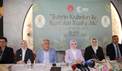 Bakan Göktaş, AK Parti Elazığ İl Kadın Kolları Başkanı Burcu Tüver ve şehrin kadınları ile bir araya geldi.