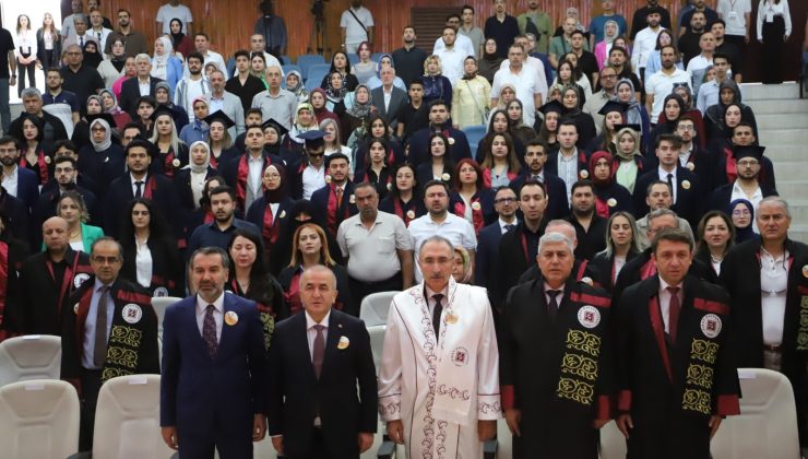 FIRAT ÜNİVERSİTESİNDE DERECEYE GİREN ÖĞRENCİLER TÖRENLE ÖDÜLLERİNİ ALDI