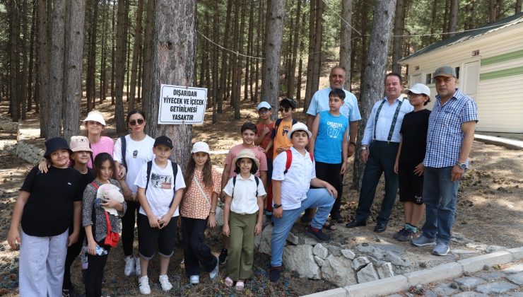 Kent Konseyi Çocuk Meclisi, yaz etkinlikleri kapsamında Sivrice ilçesine doğa gezisi düzenledi.
