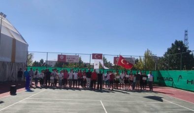 GENÇ RAKETLER TÜRKİYE ŞAMPİYONASI İÇİN ELAZIĞ’DA YARIŞIYOR