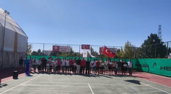 GENÇ RAKETLER TÜRKİYE ŞAMPİYONASI İÇİN ELAZIĞ’DA YARIŞIYOR