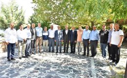 Milletvekili Keleş, muhtarlarla Pertek Feribot İskelesi’nde bir araya geldi